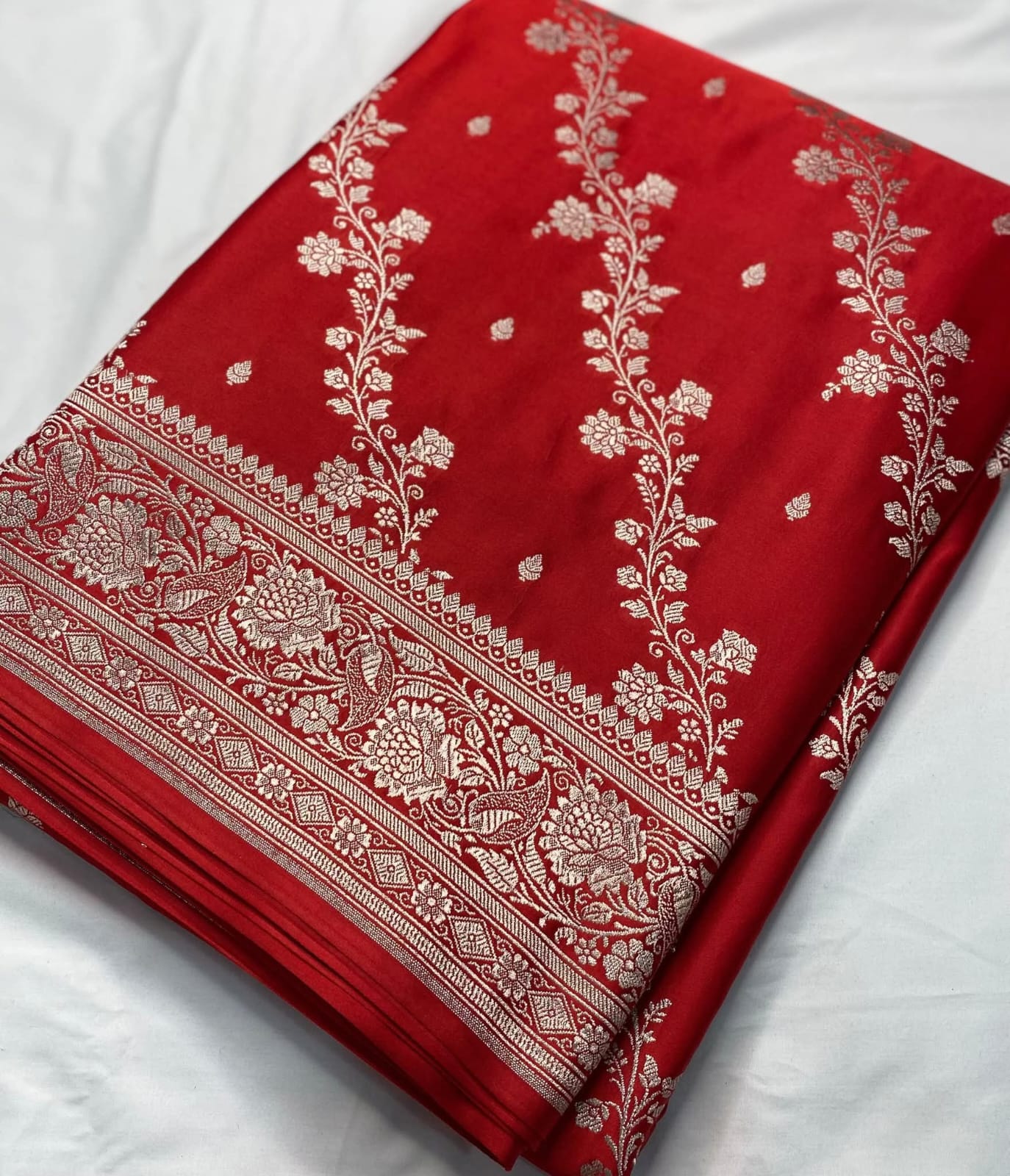 Elegant Onion Pink Mashru Silk Saree with Floral Design
